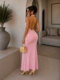 Abito rosa con laccio e scollo