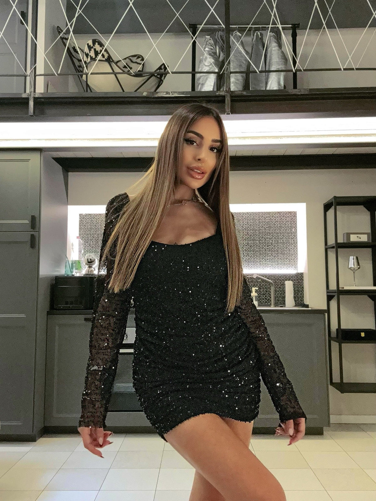 Abito nero con paillettes schiena aperta