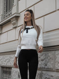 Maglione panna con fiocco nero