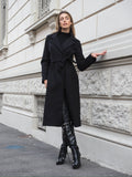 Cappotto nero con cintura
