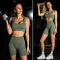 Completo fitness top e short sportivo verde militare