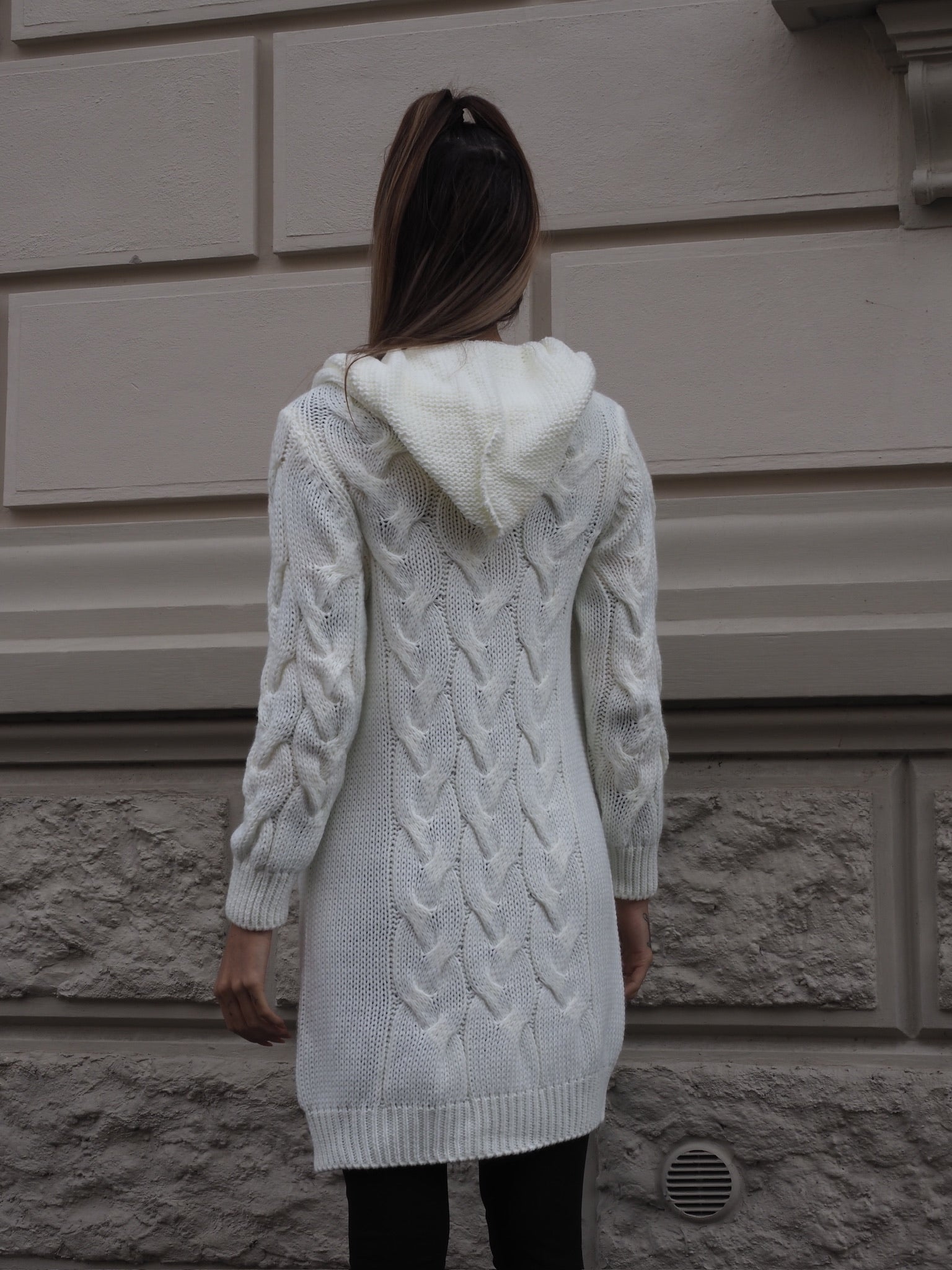 Cardigan bianco a trecce