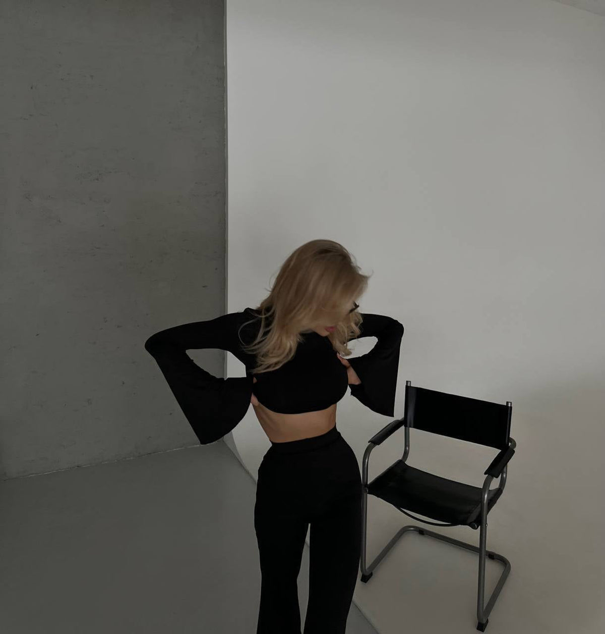 Due pezzi top e pantalone nero