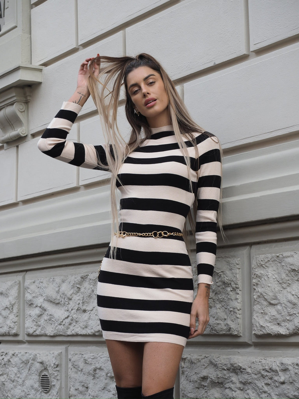 Abito in maglia crema nero a righe