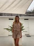 Completo smanicato e short Camel