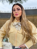 Camicia gialla con dettaglio bianco
