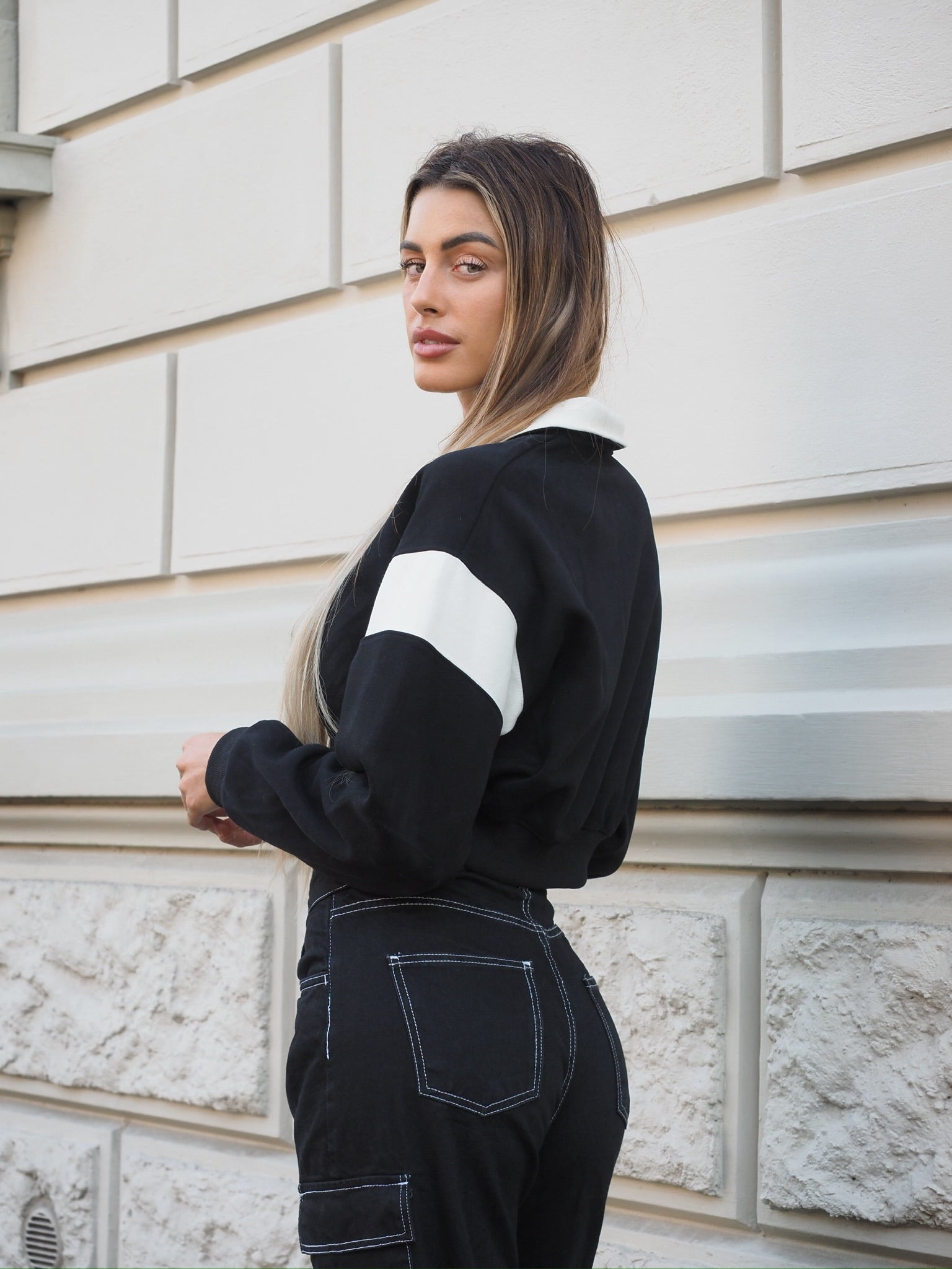 Pantalone cargo nero cuciture bianche
