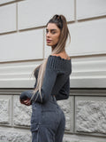 Maglione grigio con scollo a barchetta