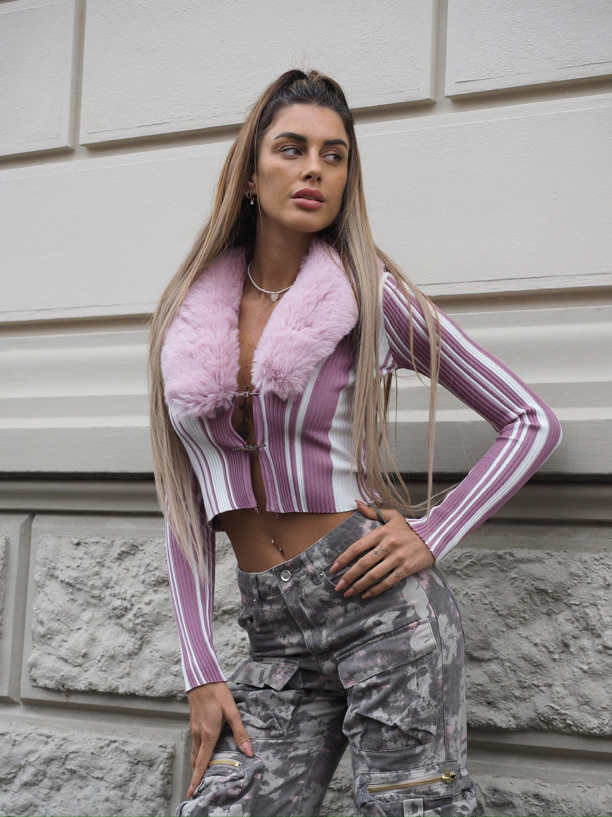 Maglione con pelliccia rosa