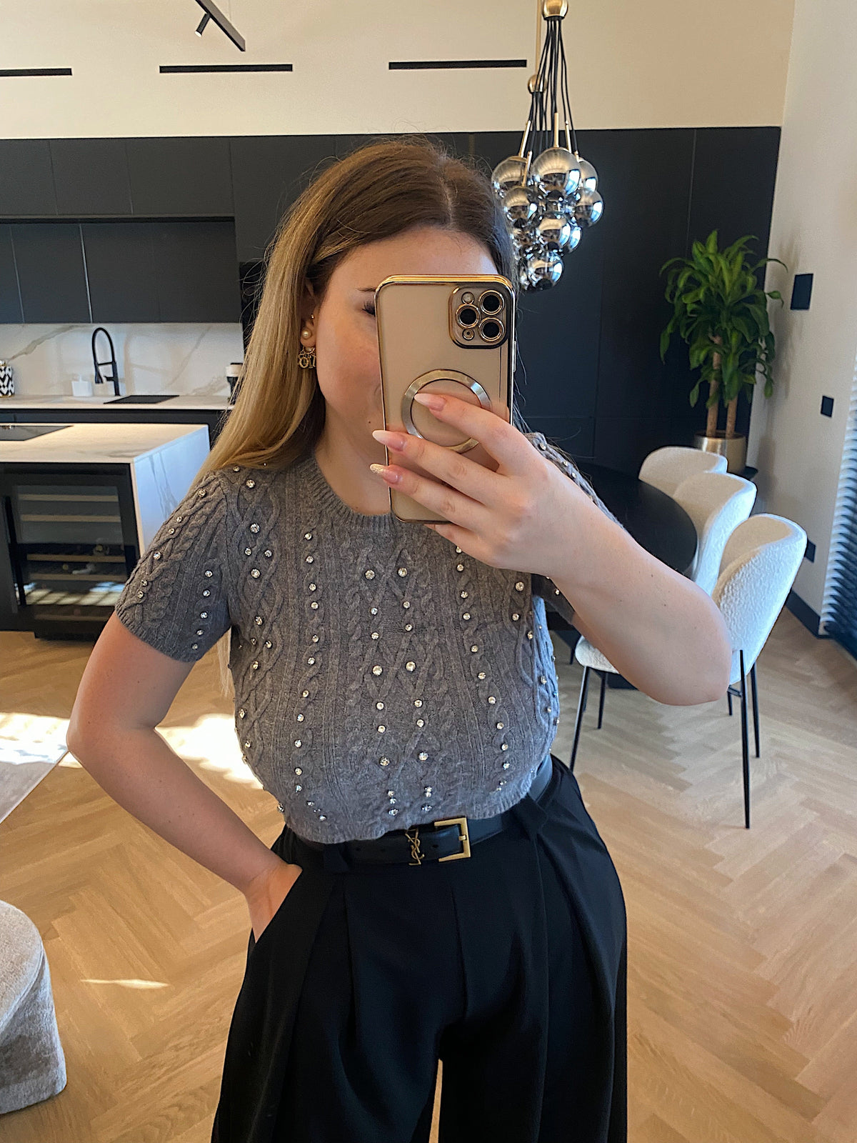 Maglioncino crop grigio a trecce con strass