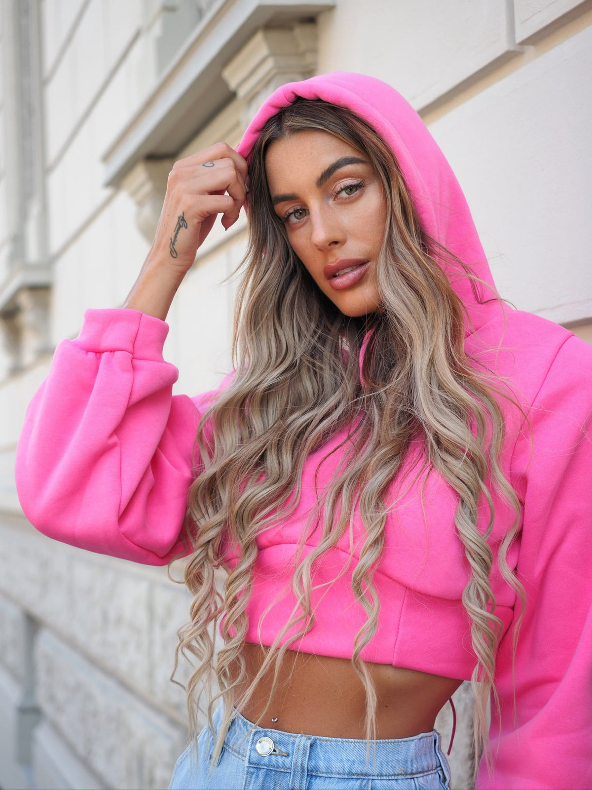 Felpa crop rosa barbie con lacci