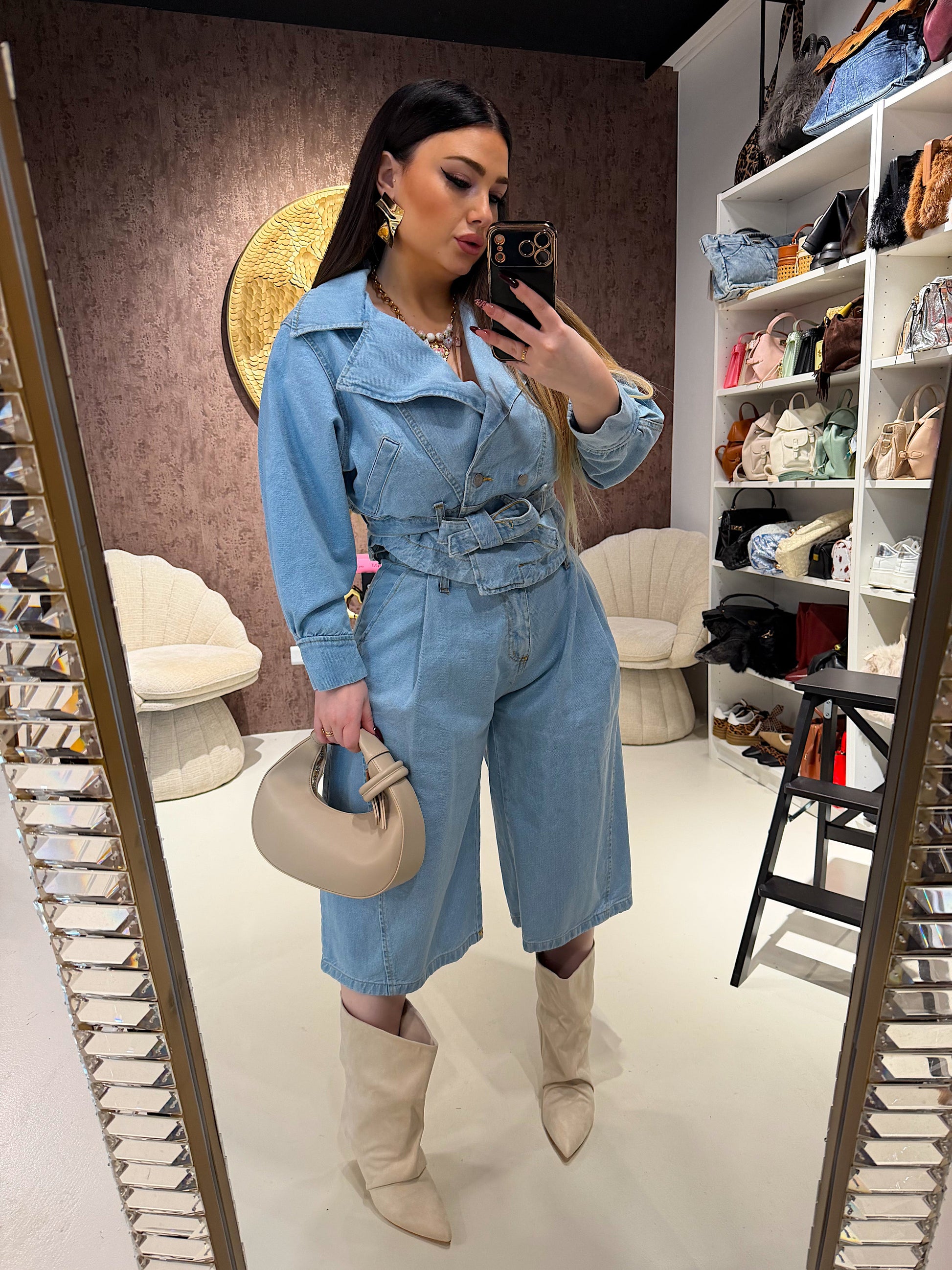 Giacca e pantalone in jeans con cintura