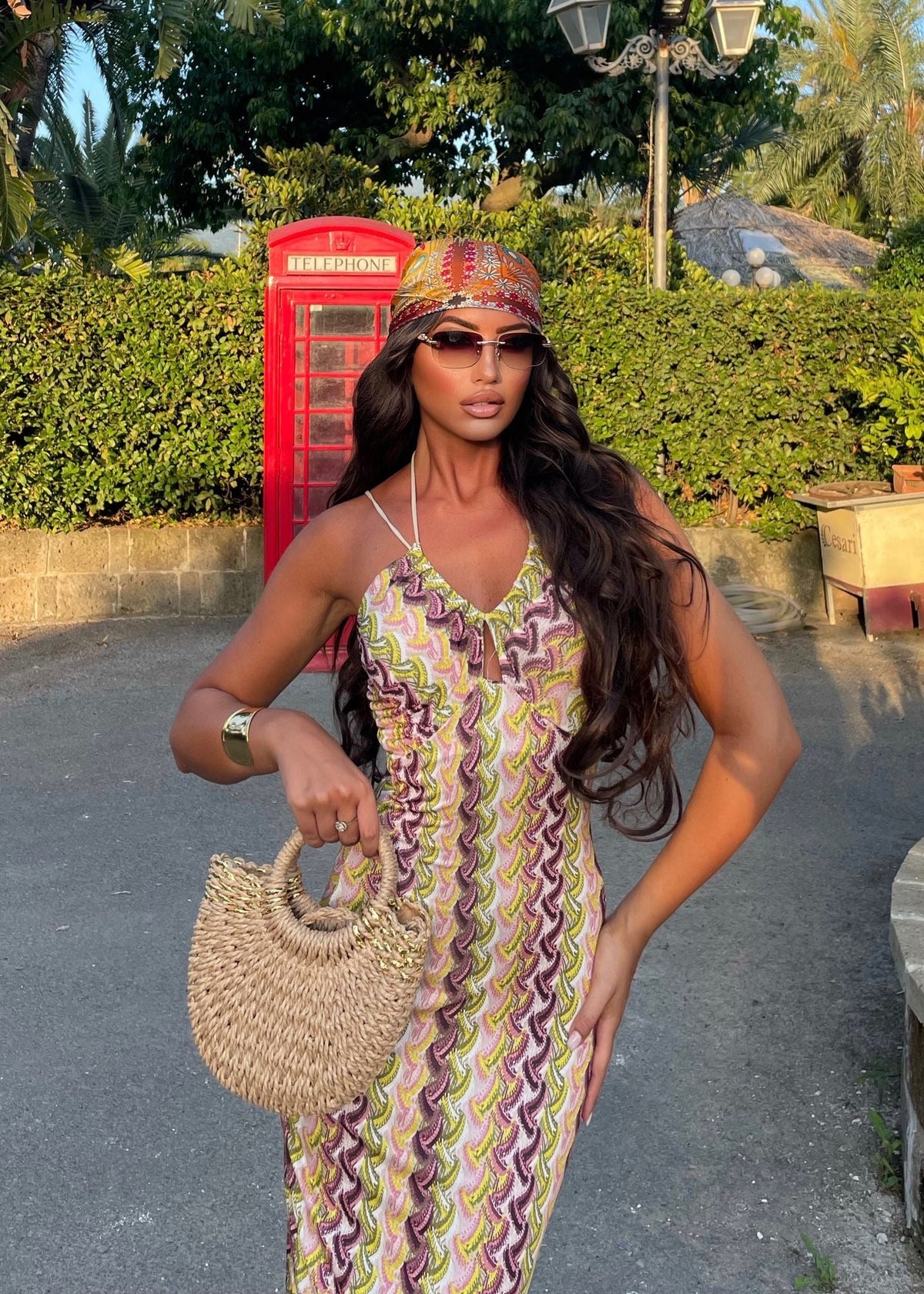 Borsa in raffia con dettaglio oro