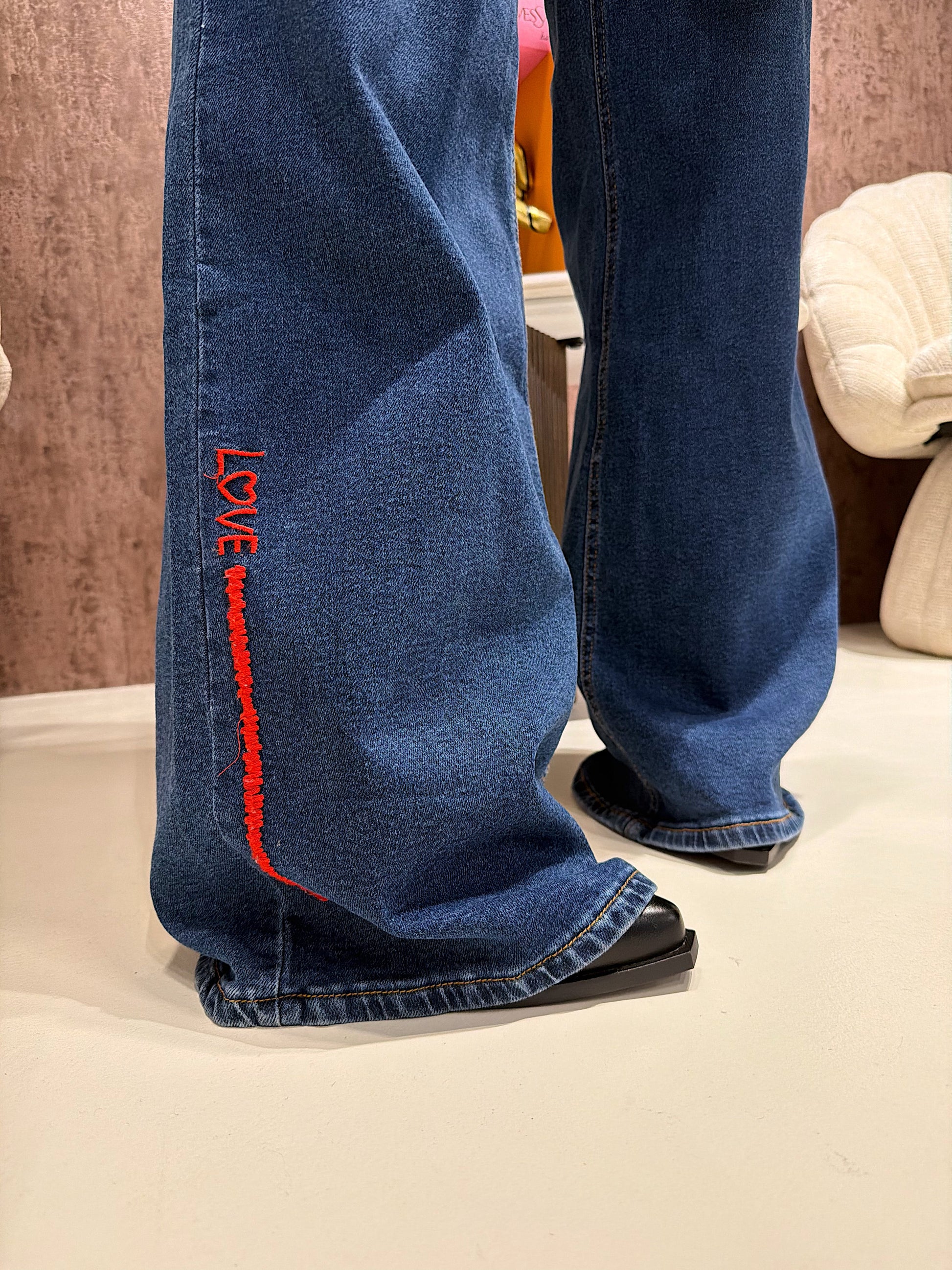 Jeans love con ricami