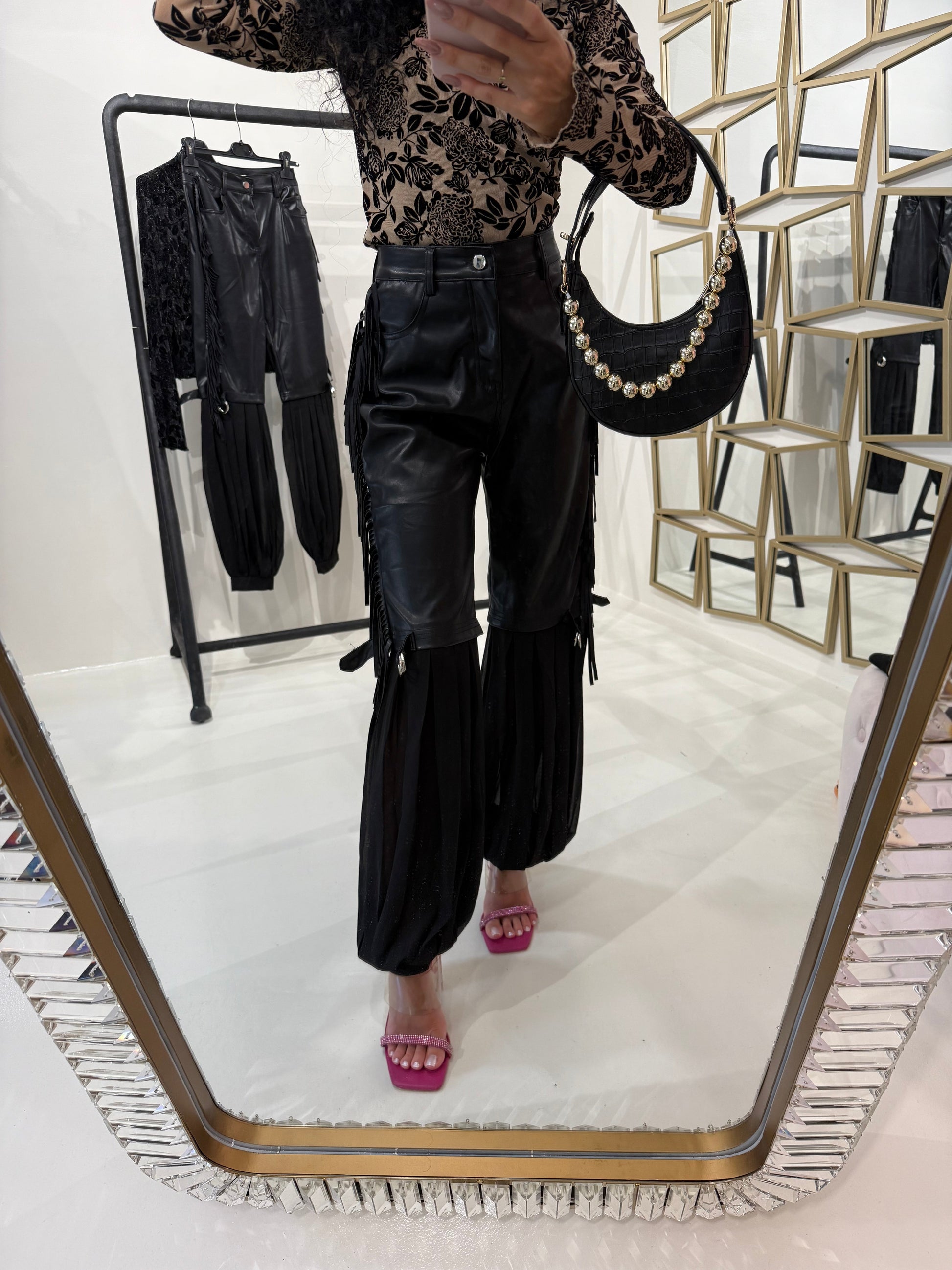 Pantalone in ecopelle con frange