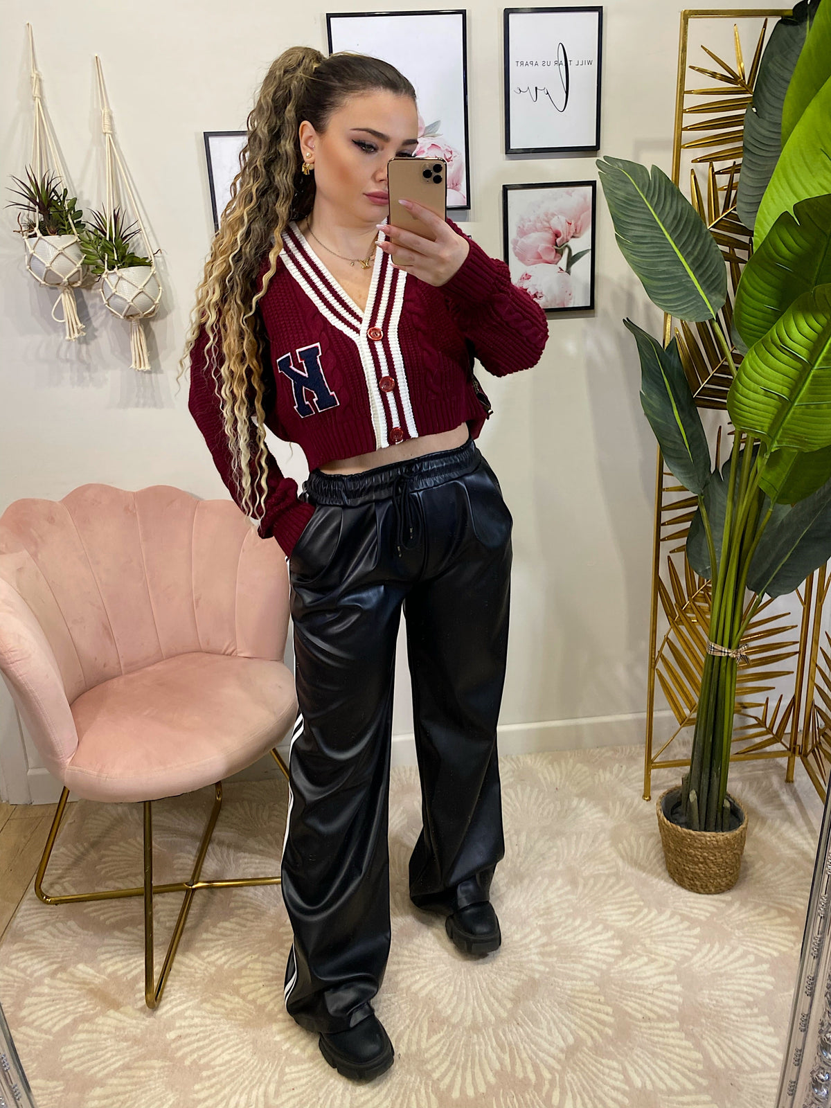 Pantalone in ecopelle con righe bianche