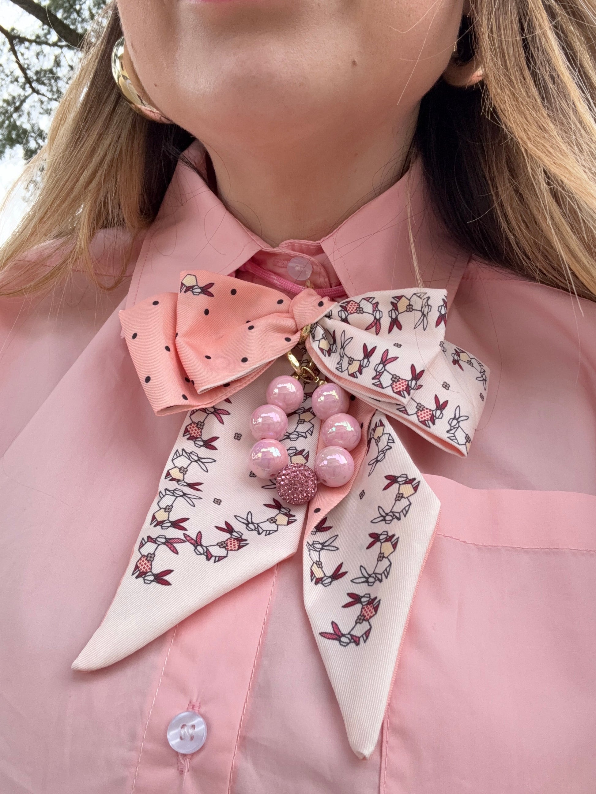 Camicia rosa con pizzo bianco