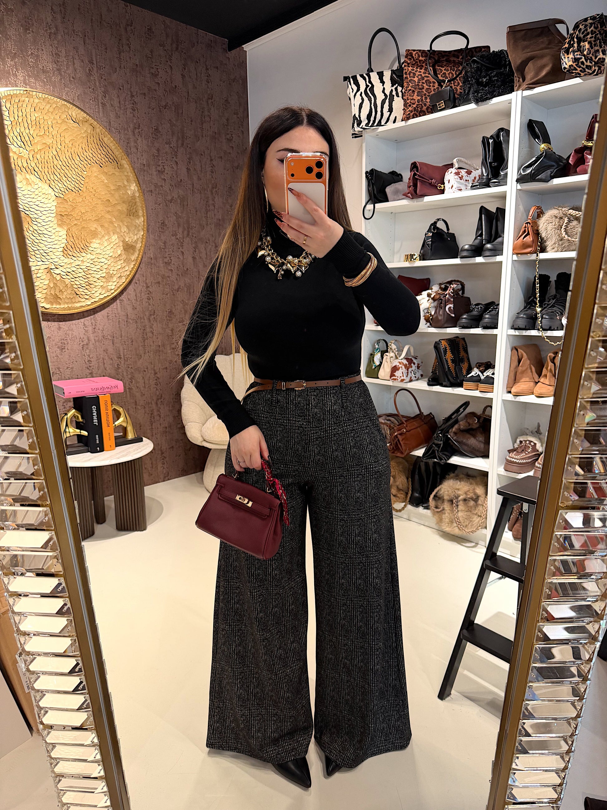 Pantalone city scuro con cinturina