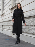 Cappotto nero con cintura
