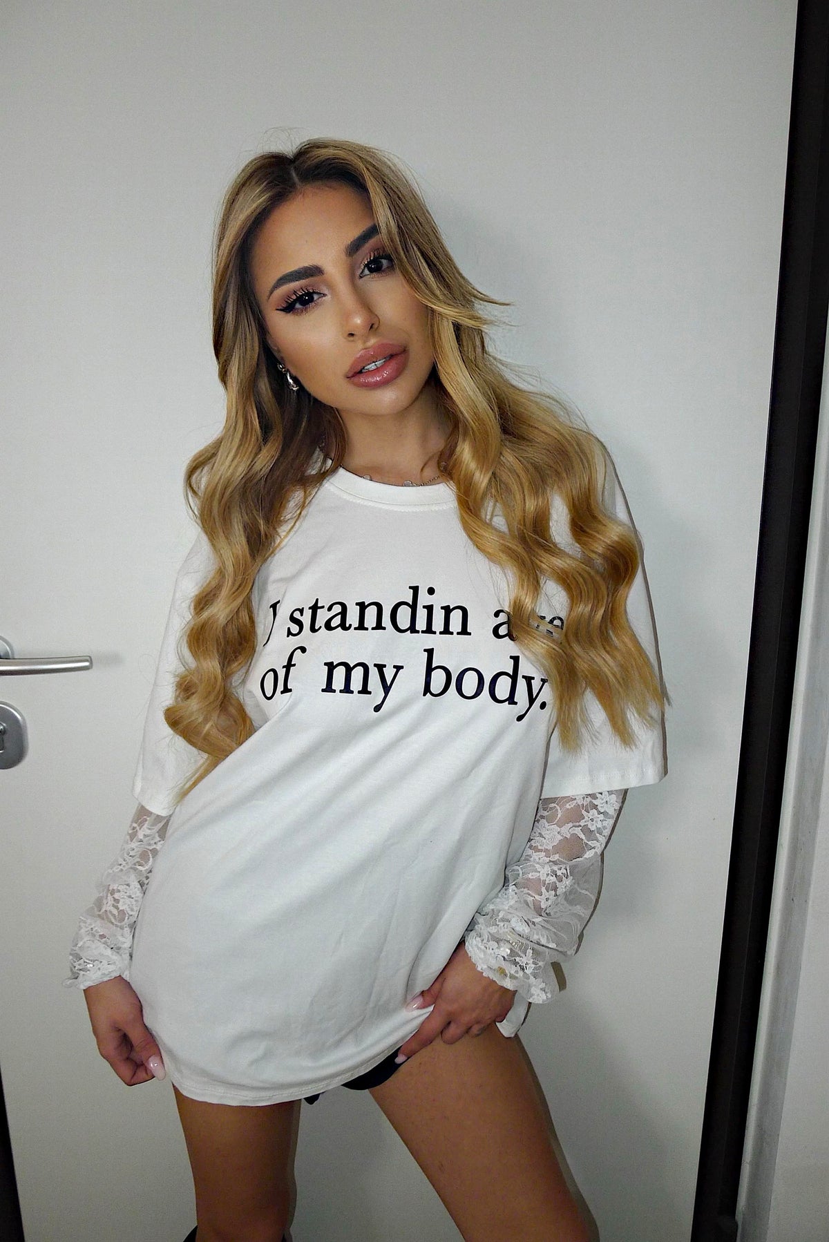 T-Shirt con stampa e maniche in pizzo