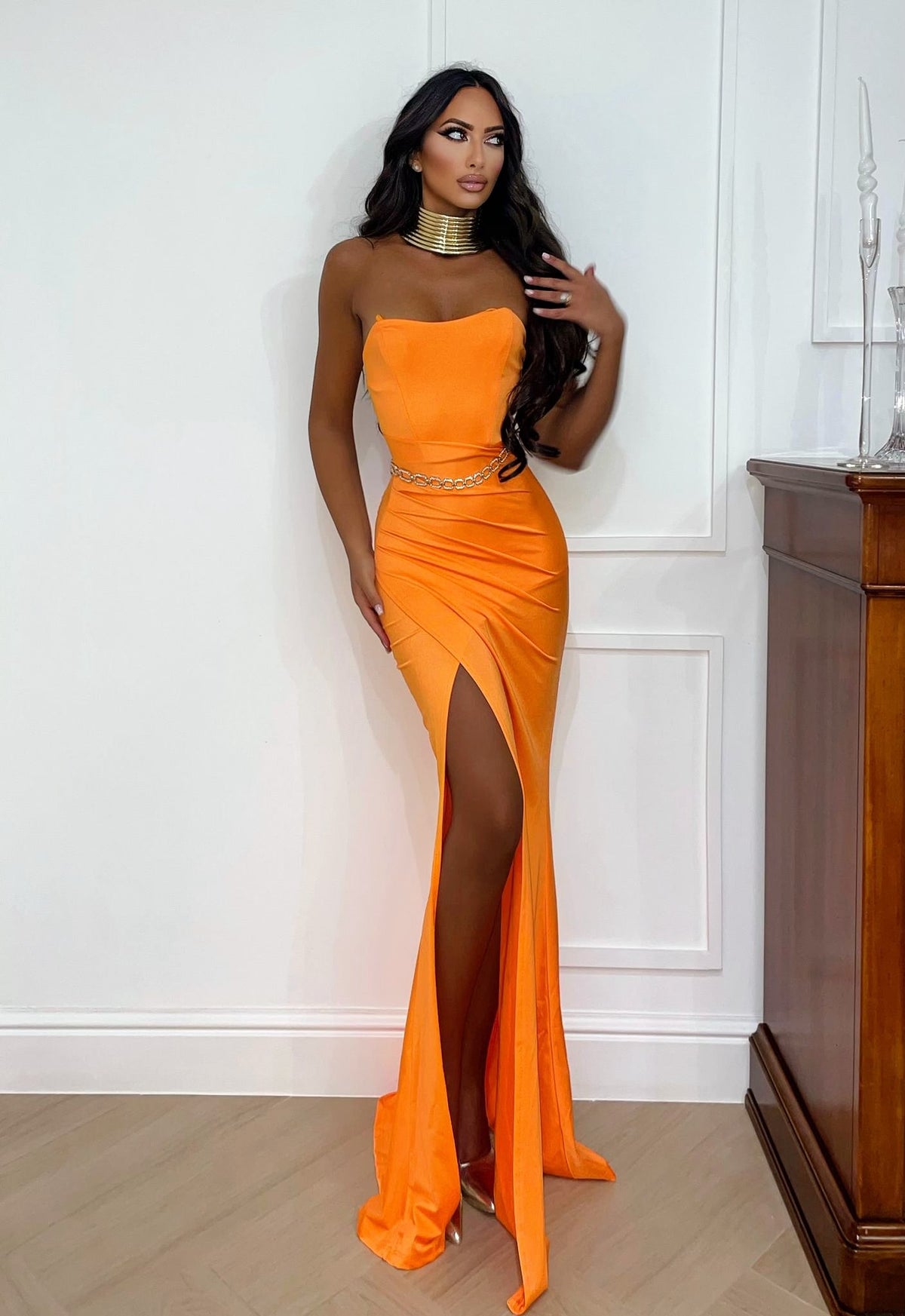 Abito a sirena con push up e incrocio arancio