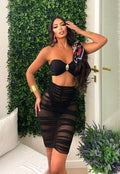Bikini nero tre pezzi con gioiello e gonna drappeggiata