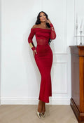 Abito bordeaux con trasparenza