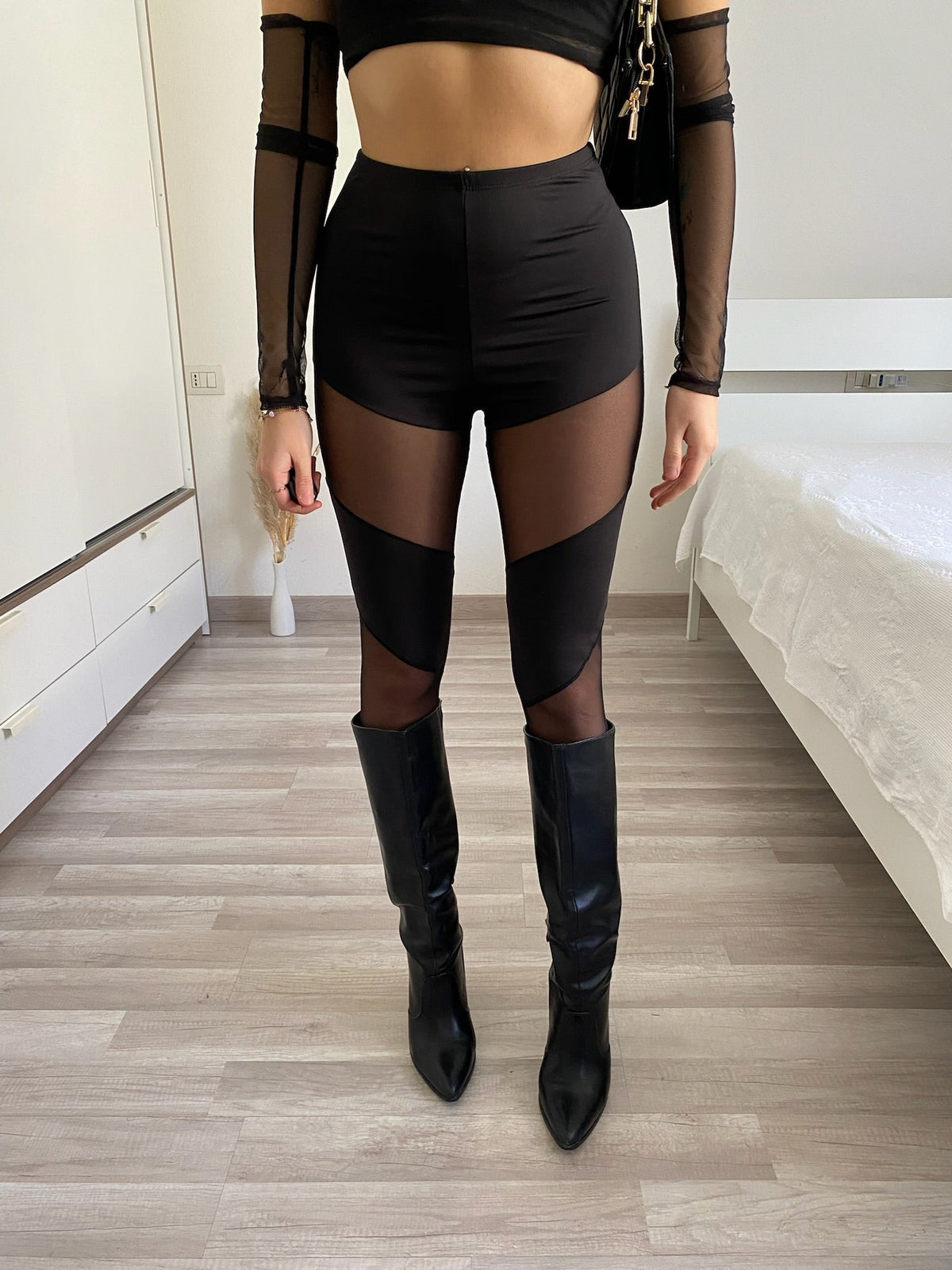 Pantalone nero con trasparenze