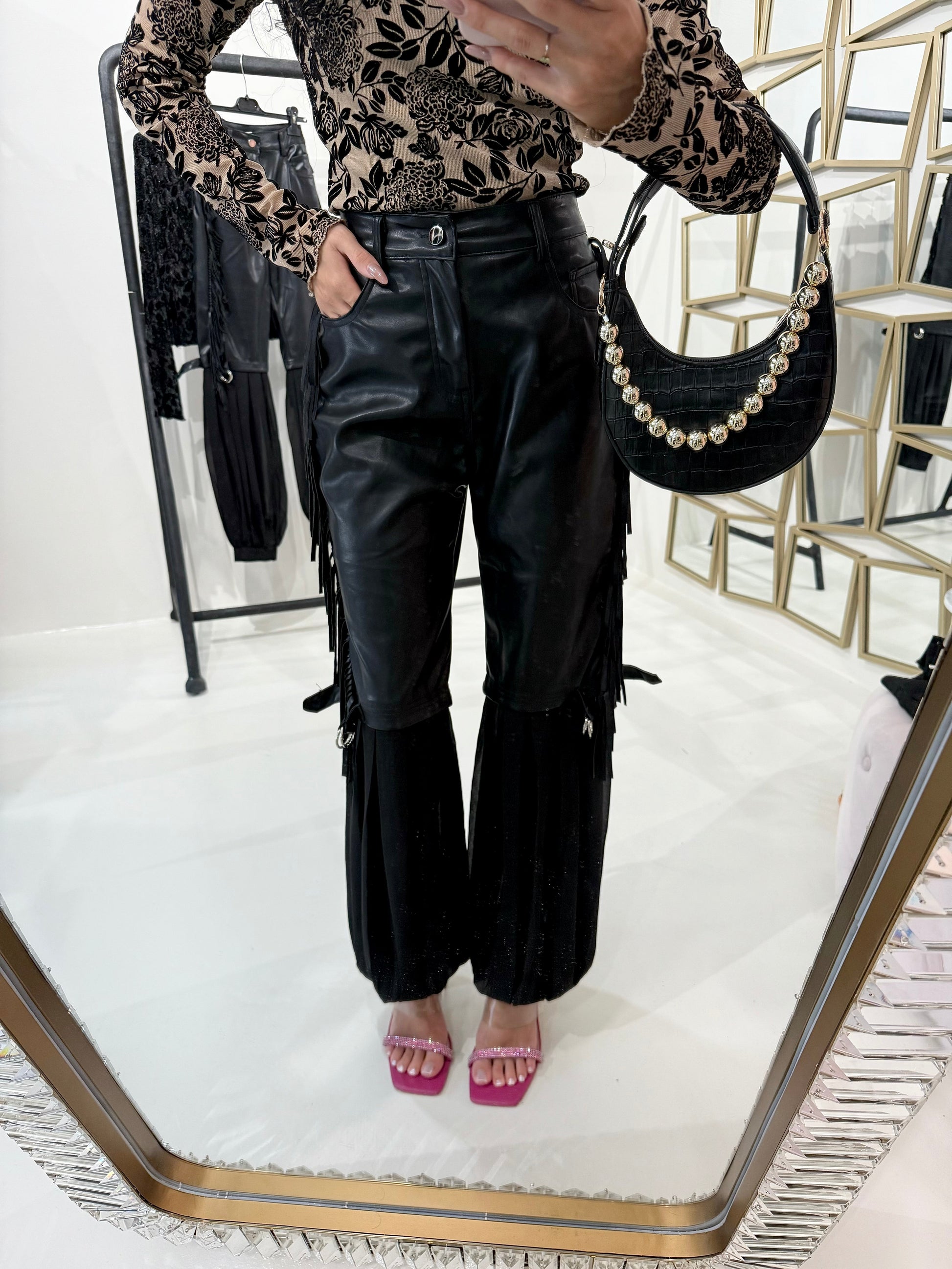 Pantalone in ecopelle con frange