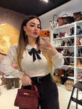 Maglioncino con colletto strass e fiocco