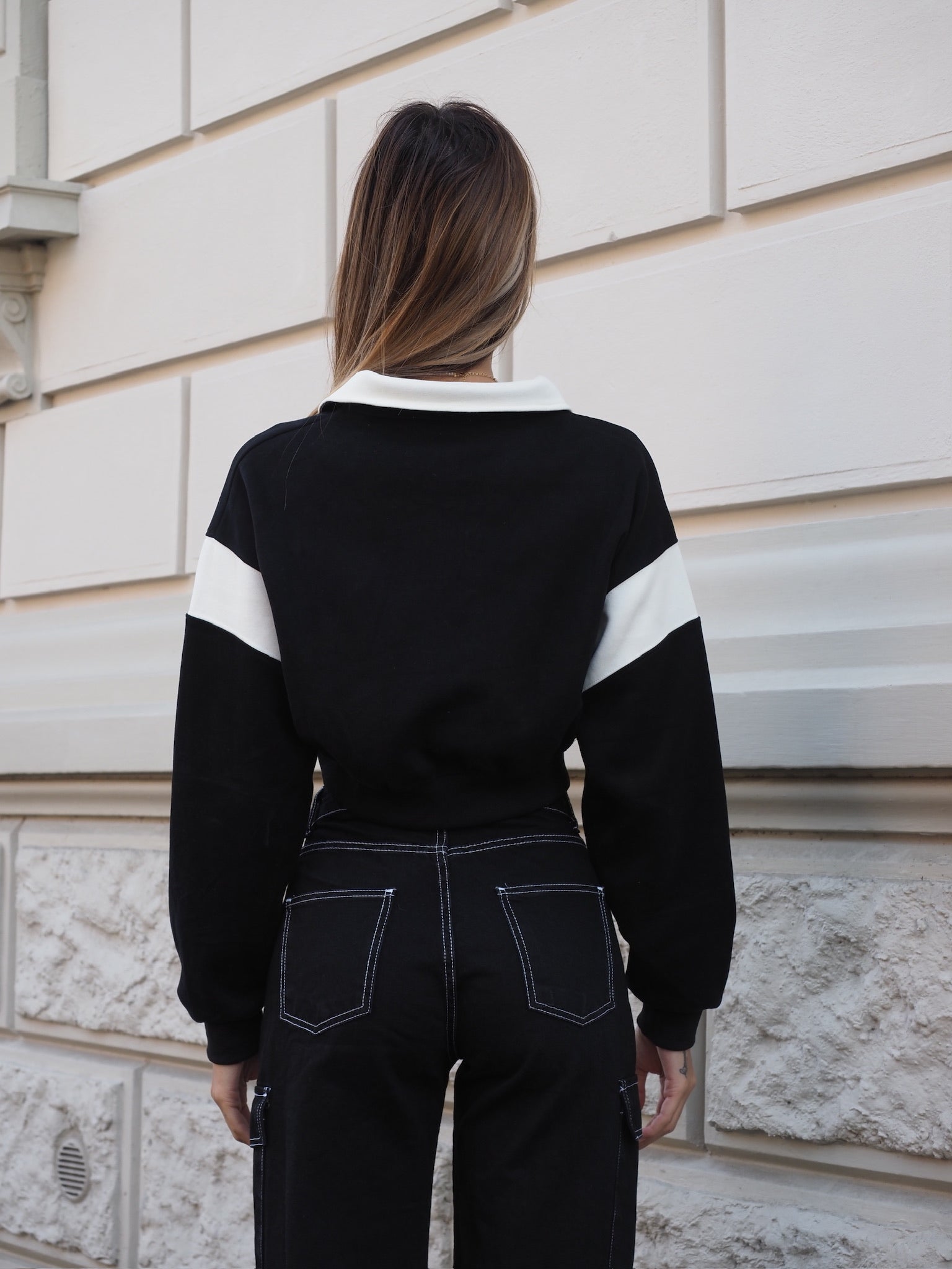 Pantalone cargo nero cuciture bianche