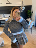 Maglione grigio più camicia celeste
