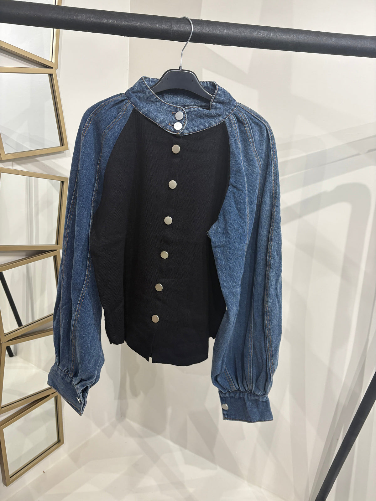 Maglioncino con dettaglio in denim