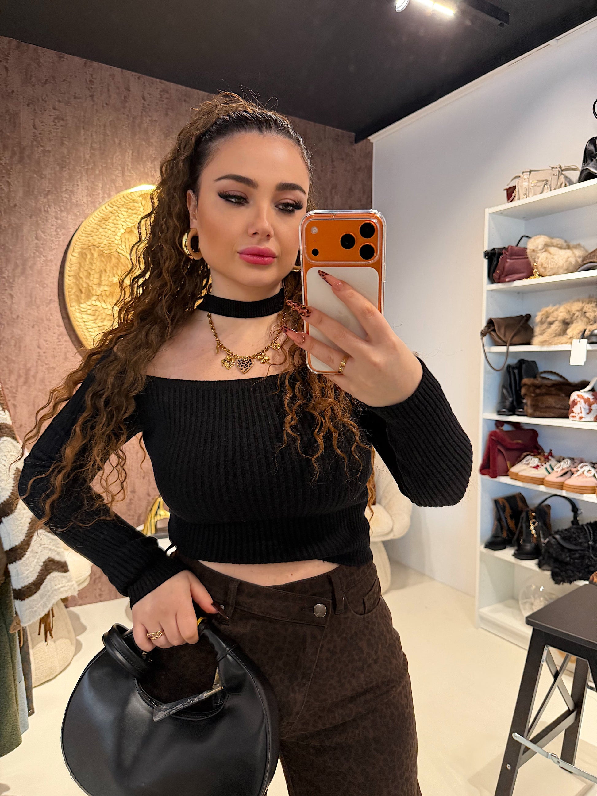 Maglia a costine con choker