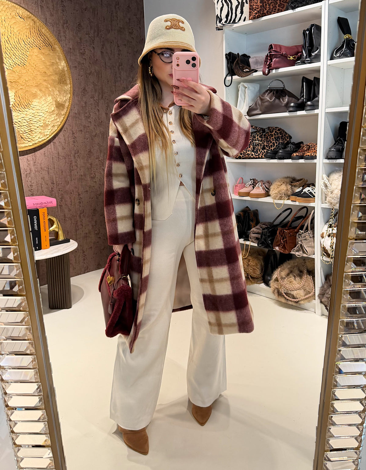 Completo maglia e pantalone con colletto a contrasto