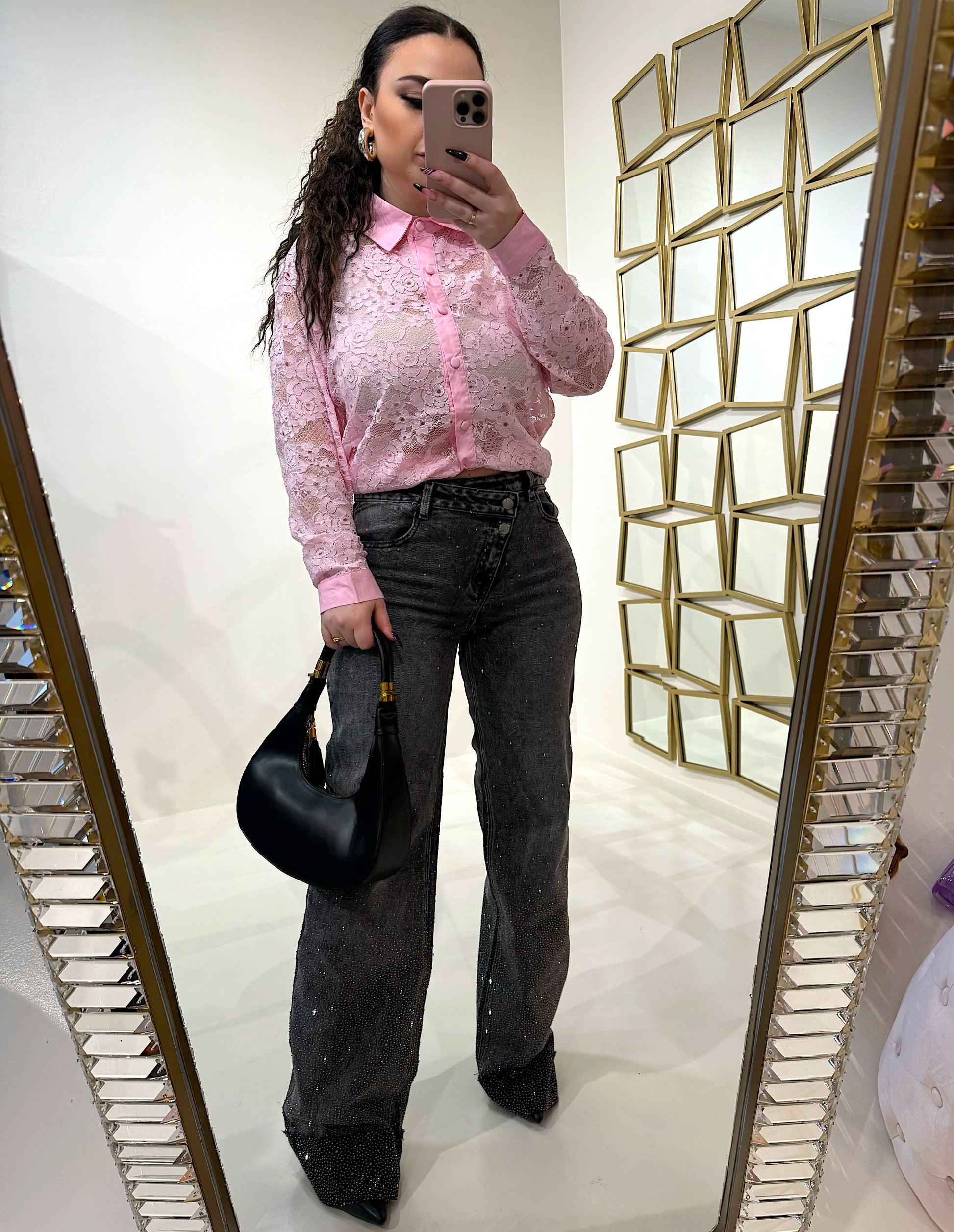 Jeans scuro con strass e risvolto