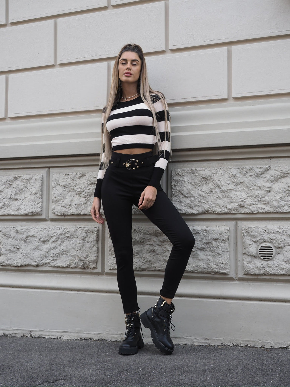 Pantalone nero con cintura oro