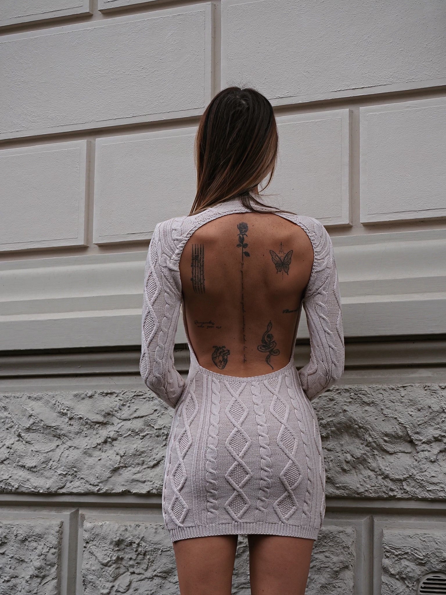 Abito in maglia beige schiena aperta