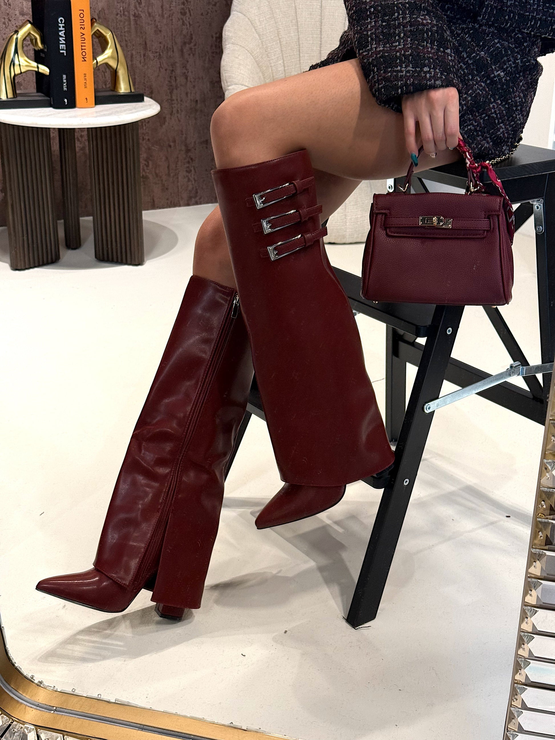 Stivali con fibbie laterali nero e bordeaux  Londra