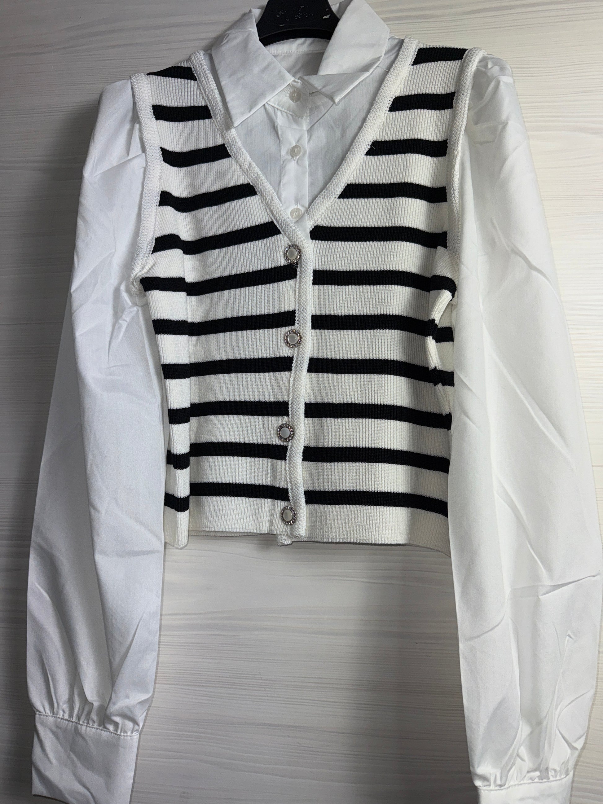 Maglioncino con camicia