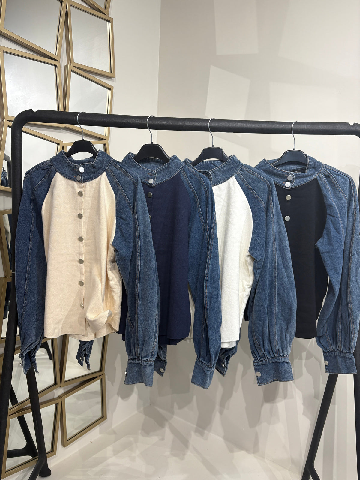 Maglioncino con dettaglio in denim