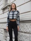Camicia crop a quadri bianco nero grandi