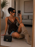 Top marrone con borchie e ricami geometrici