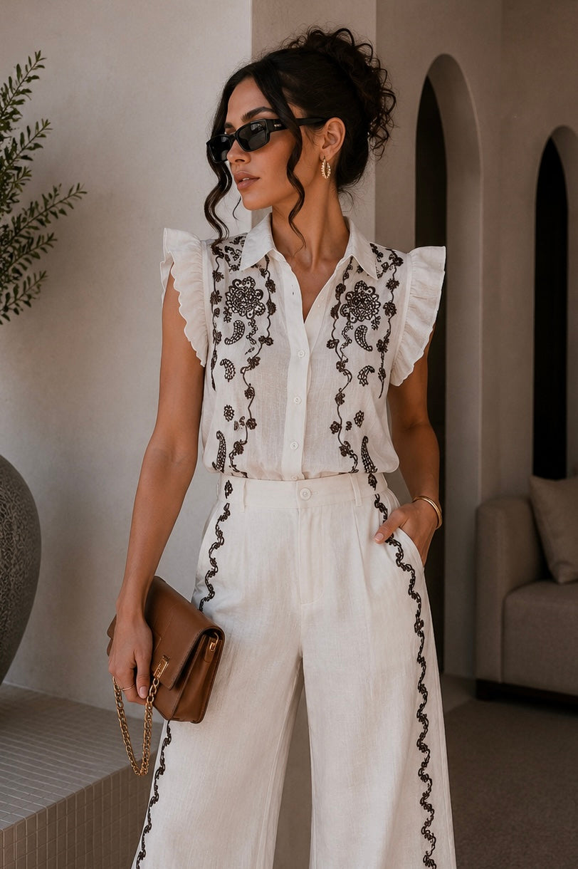 Completo Camicia pantaloni con ricami bianca