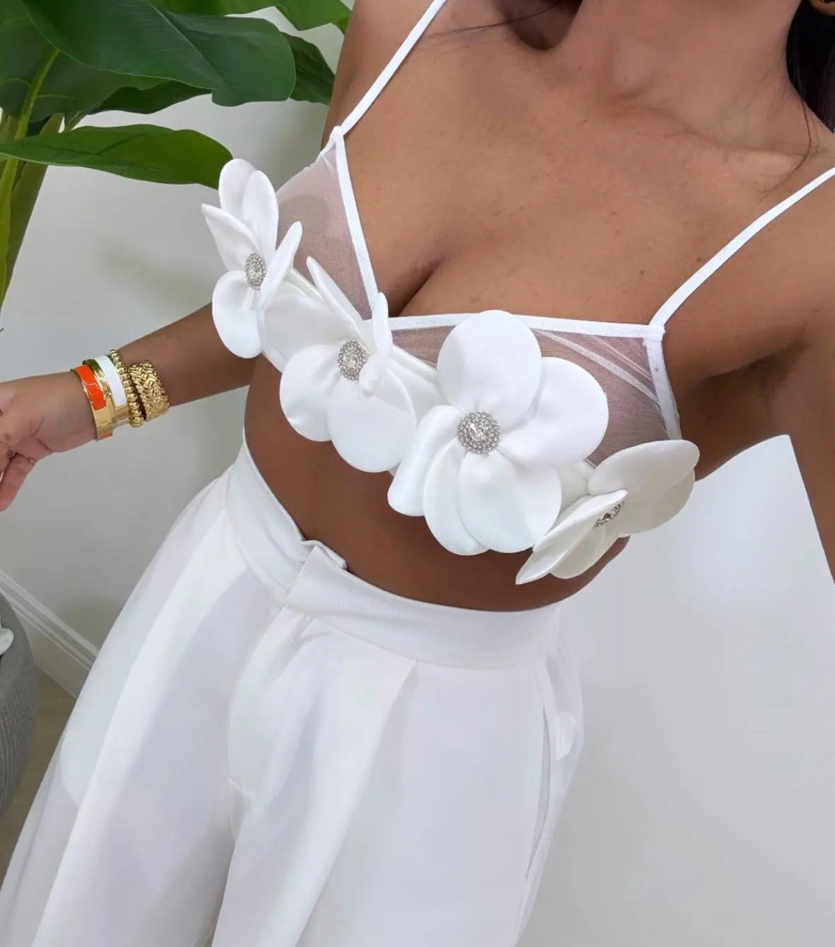 Top con fiori bianchi
