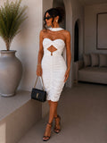 Abito midi con anello e choker al collo bianco