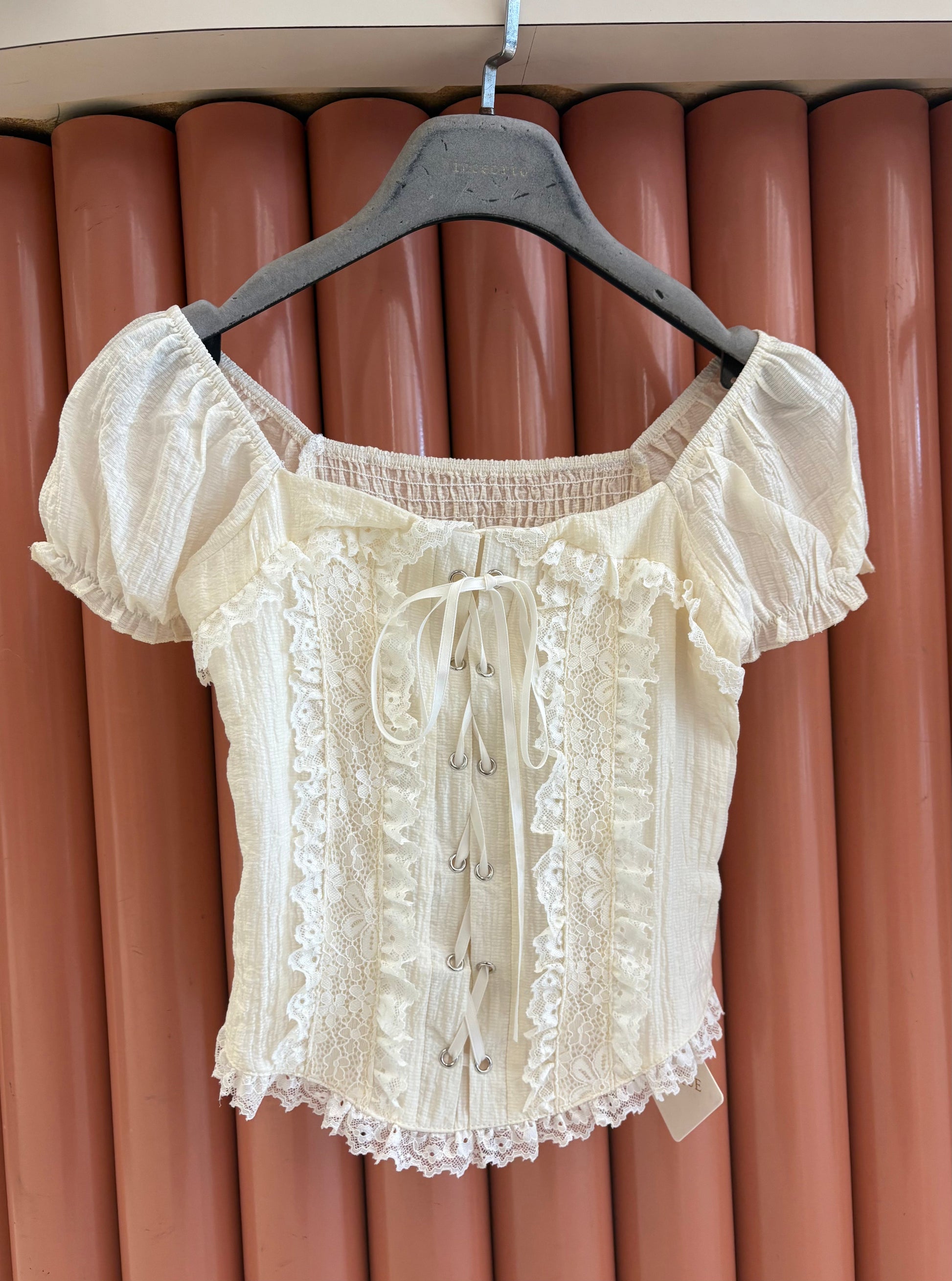 Top panna con pizzo