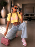 T-shirt cropped gialla con spalline imbottite