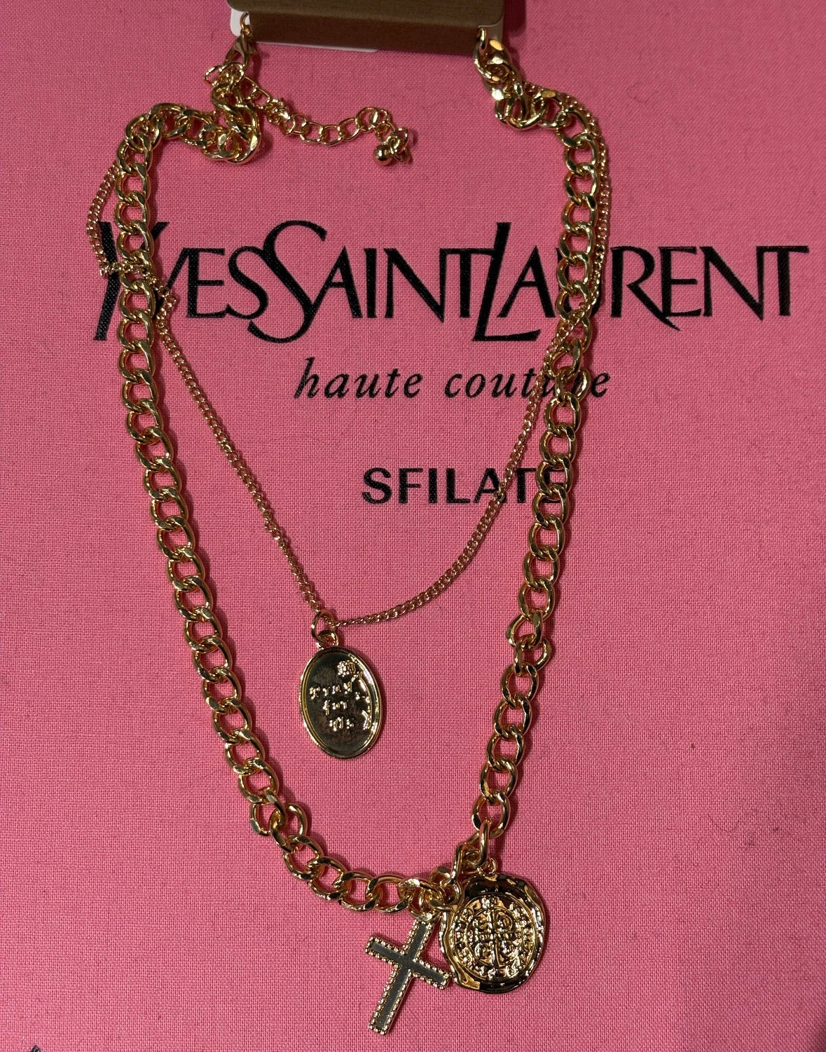 Collana croce e medaglia