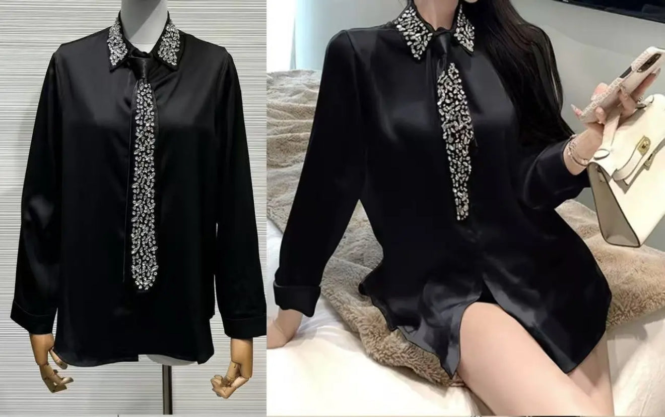 Camicia nera con cravatta e strass